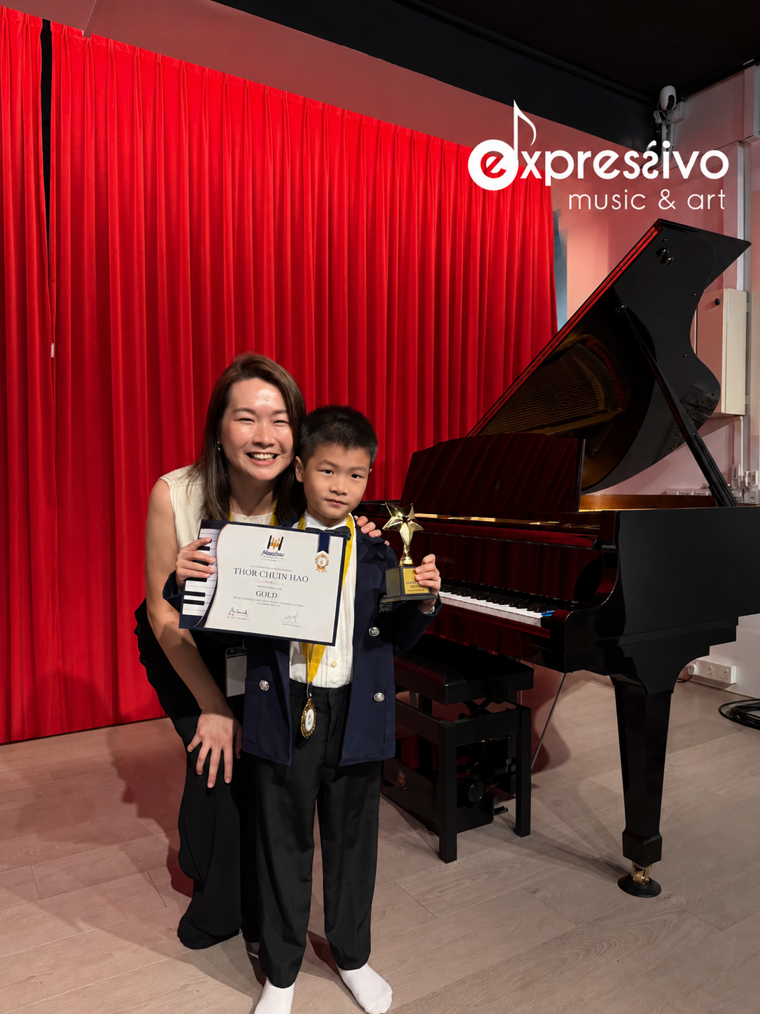 Thor Chuin Hao with his Gold and Outstanding Award beside a grand piano
