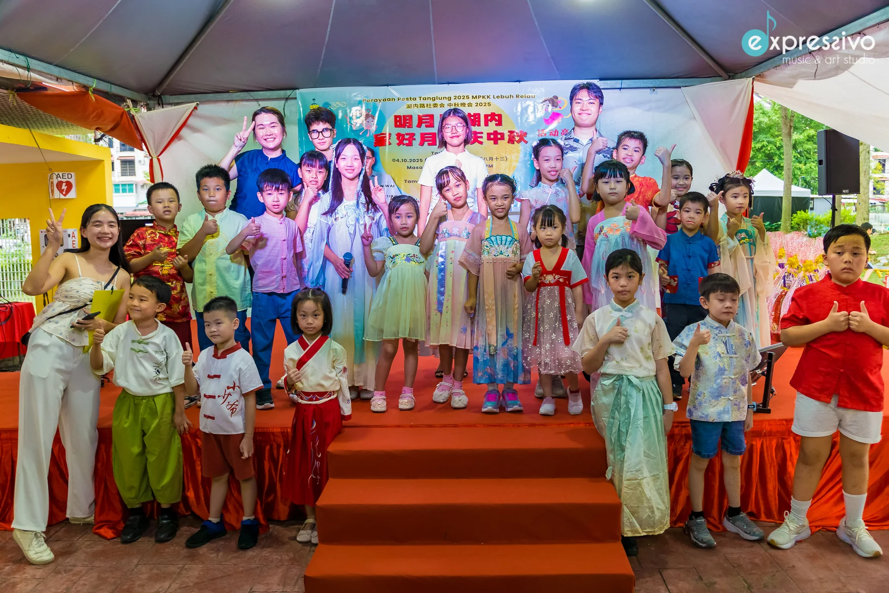 Expressivo students and teachers gathered on stage for a Mid-Autumn Festival community event